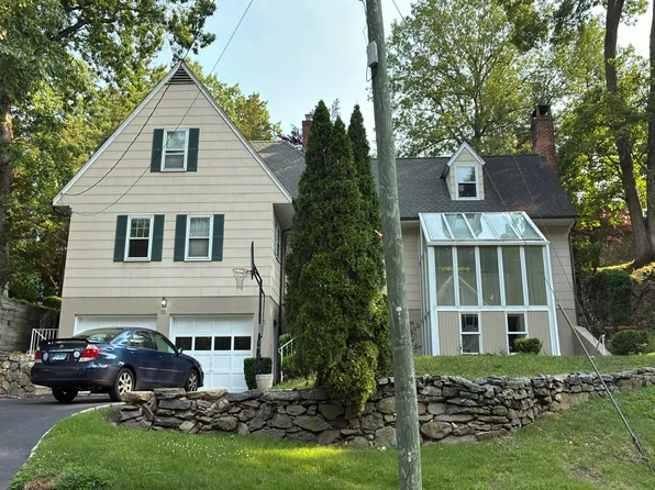 23 Carleton St, Greenwich, CT 06830