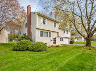 144 Mohegan Dr, West Hartford, CT 06117