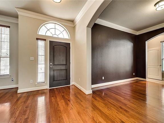 3rd image of 14 Brook Hollow Ln