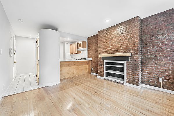 1st image of 506 E 6th St APT 3FW