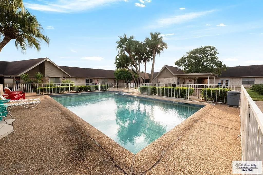 2 bed, 1.0 bath, 1237 sqft, $1,200 — Photo 3