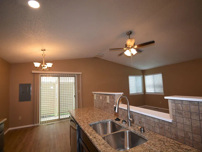 4618 Excalibur Ct — Photo 9