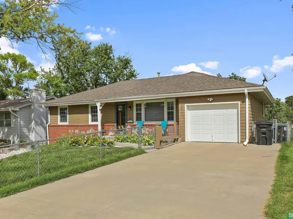5033 S 90th St, Omaha, NE 68127