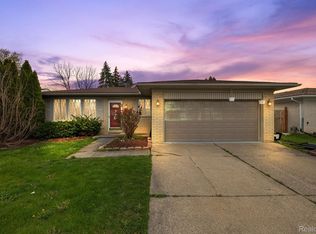 2154 Logan Dr, Sterling Heights, MI 48310