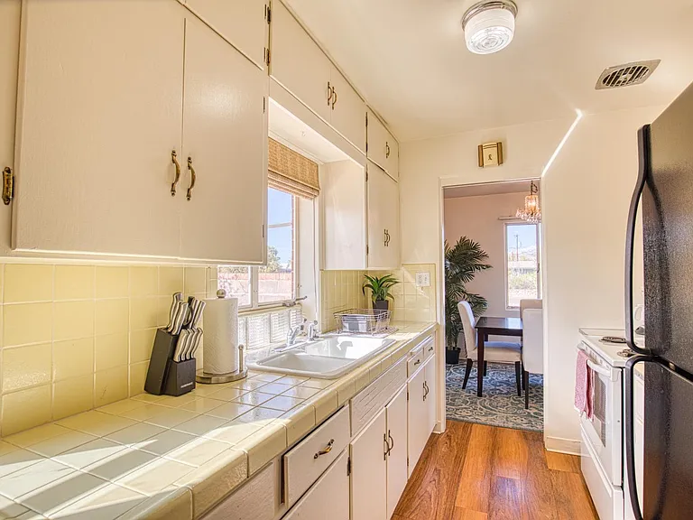 1516 E Spring St — Photo 25