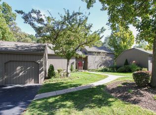 671C Old Barn Rd, Barrington, IL 60010