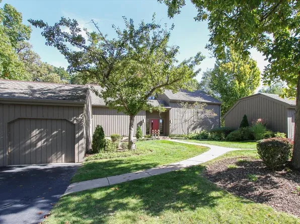 671C Old Barn Rd, Barrington, IL 60010