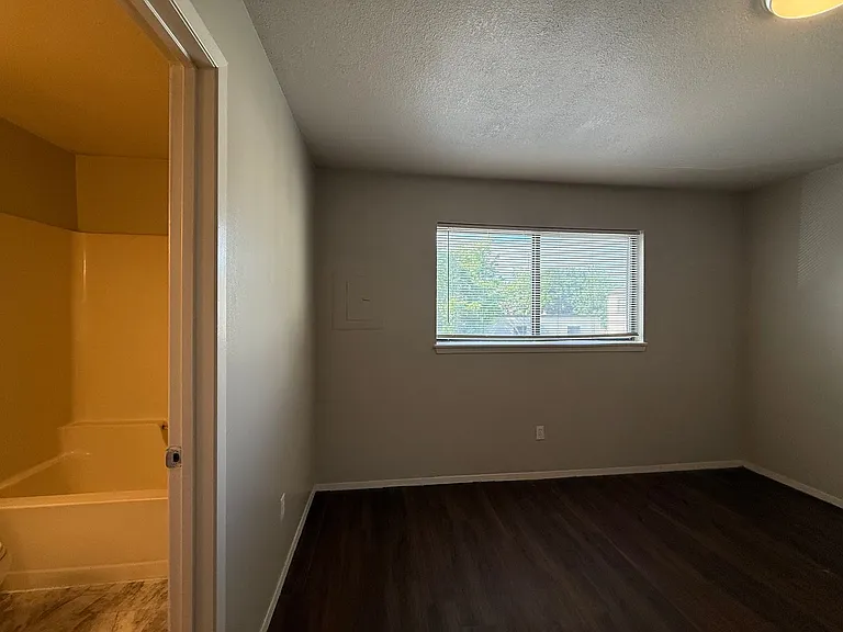 2120 N Old Manor Rd — Photo 9