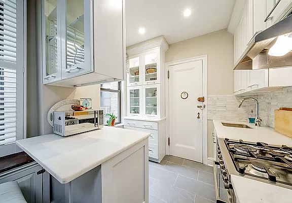 2nd image of 425 E 50th St #8G