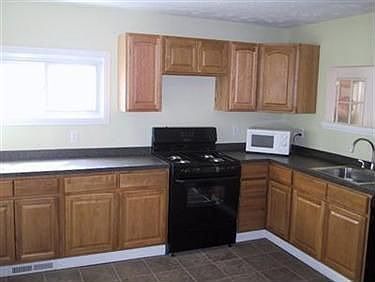 4th image of 275 Wallace Dr