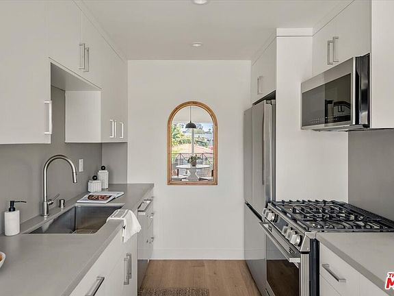 4th image of 2721 2nd St APT 101