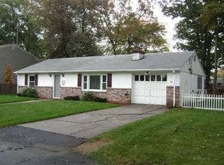 16 May Ave, Warwick, RI 02889