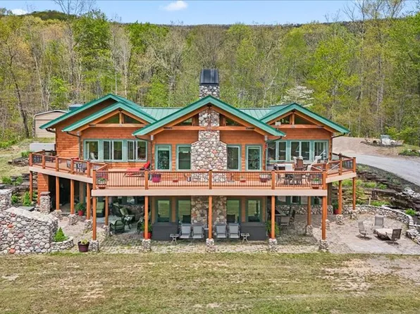 275 Coopers Cor, Bastian, VA 24314