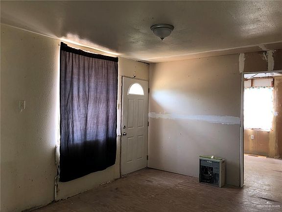 5th image of 1003 El Jardin Dr