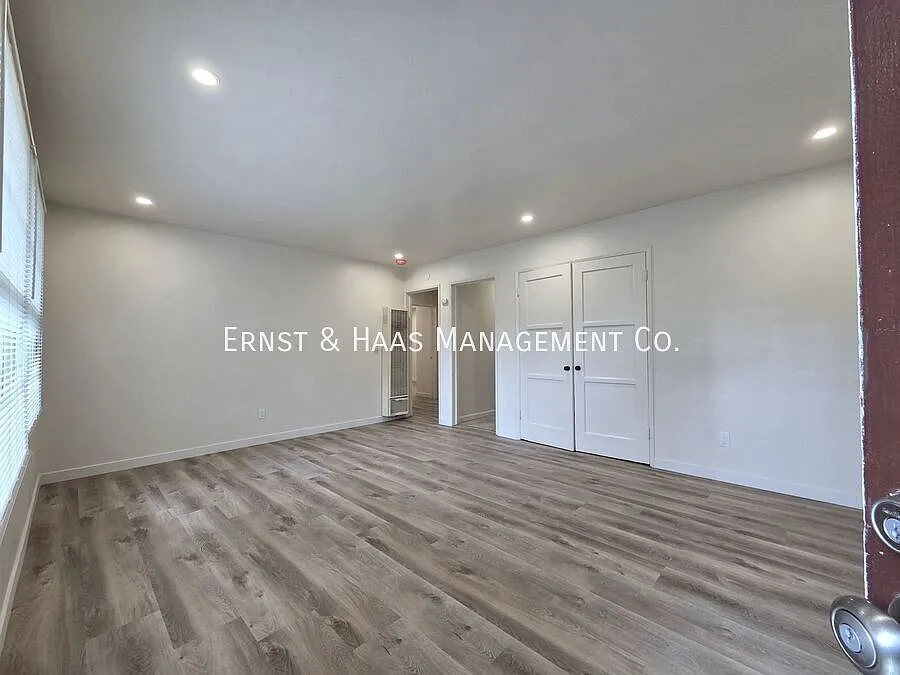 Building Photo - 2117 Chestnut Ave #3