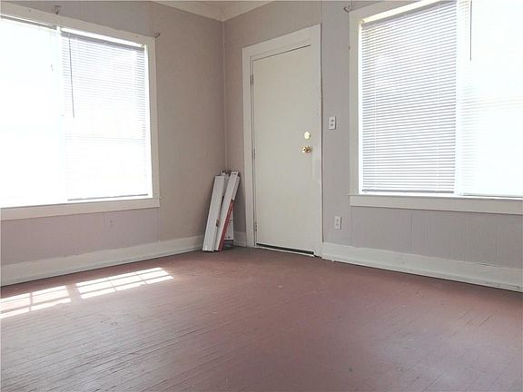 3rd image of 526 W Highland St