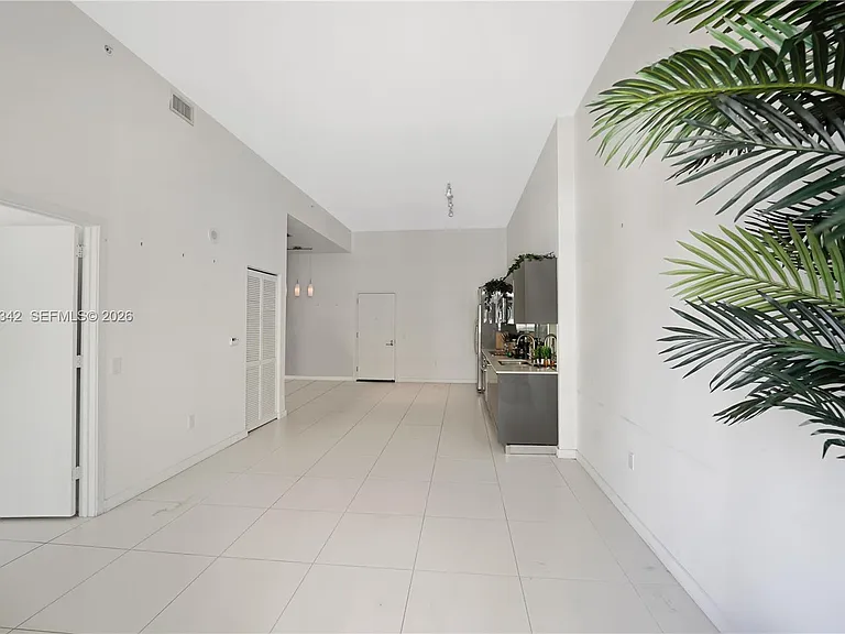 31 SE 6th St #2706 — Photo 13