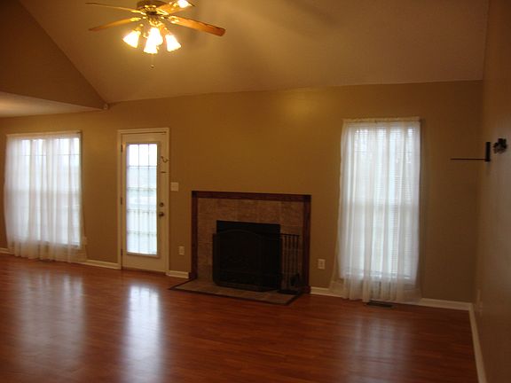 4th image of 1439 Amy Ave