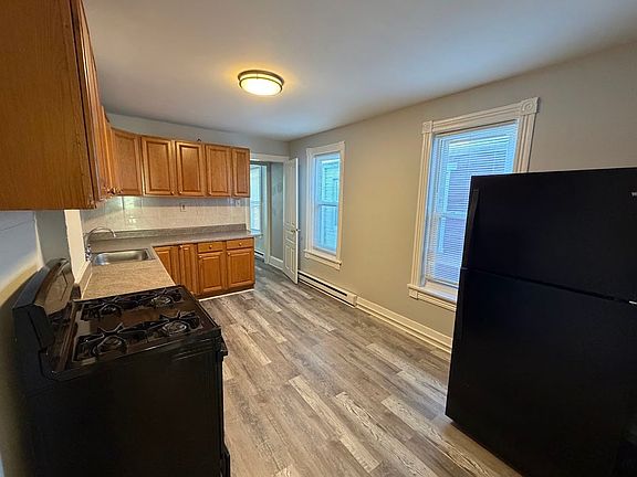 2nd image of 746 N 11th St #2