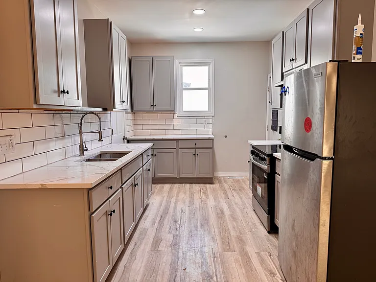 834 College Ave — Photo 1
