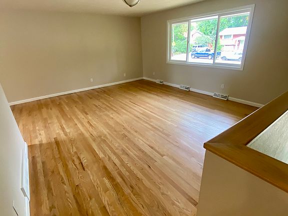 Upper Level Living area (size is 14'x17' not counting dining shown in next pic)