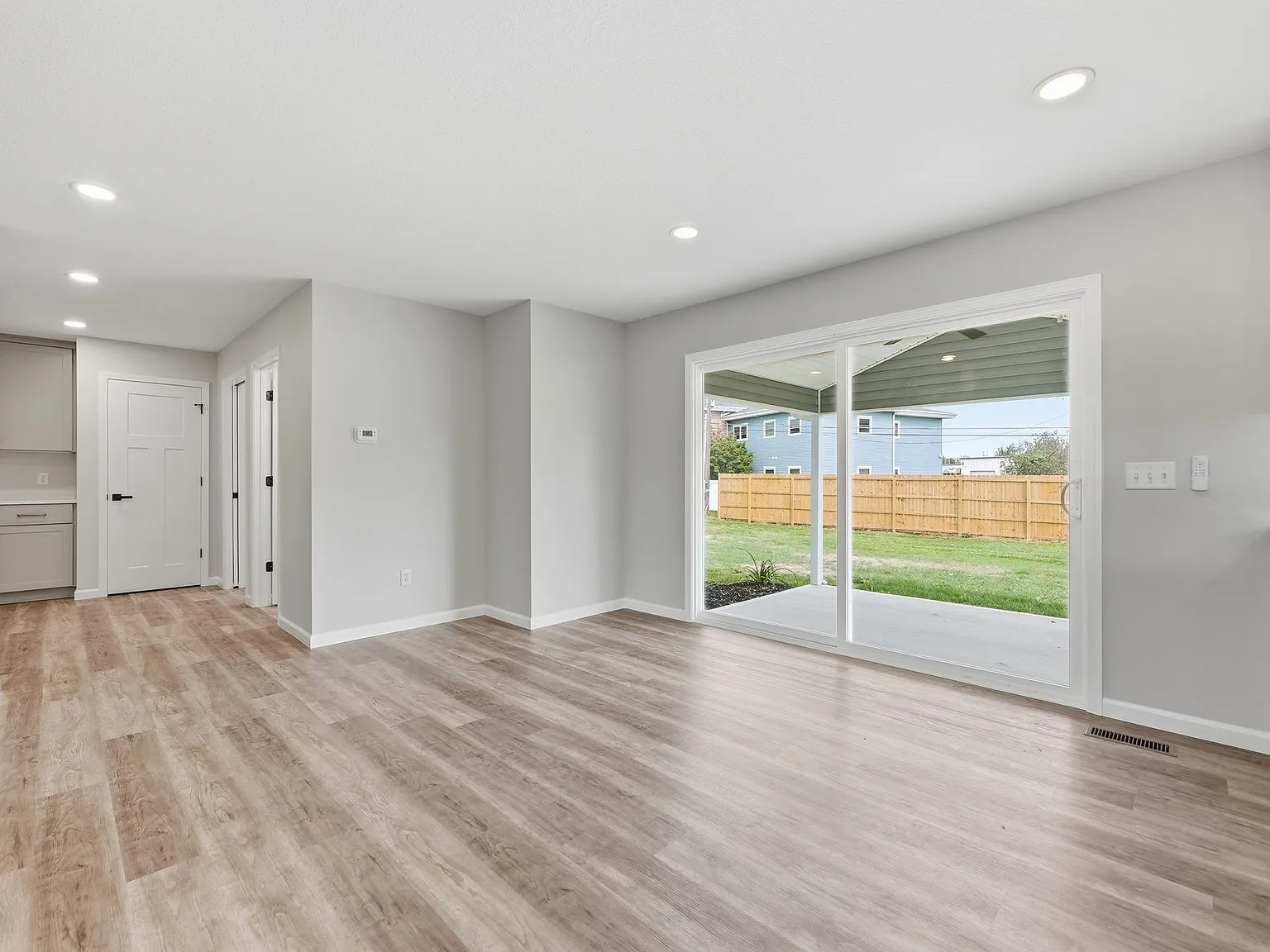 4 bed, 3804 sqft, $3,500 — Photo 4