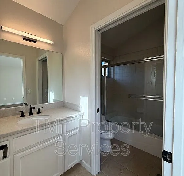 242 Lucas Ln — Photo 17