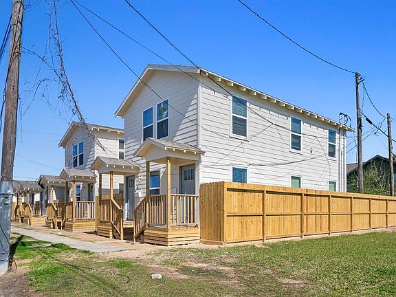 2nd image of 712 38th St #B