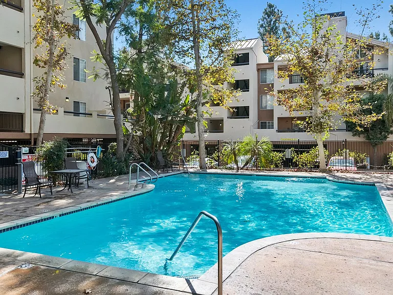 5550 Owensmouth Ave #310 — Photo 13