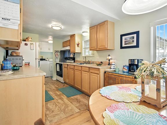 5th image of 935 Charles Hendry Rd