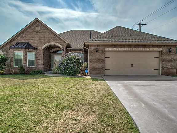 3rd image of 8412 NW 124th Cir