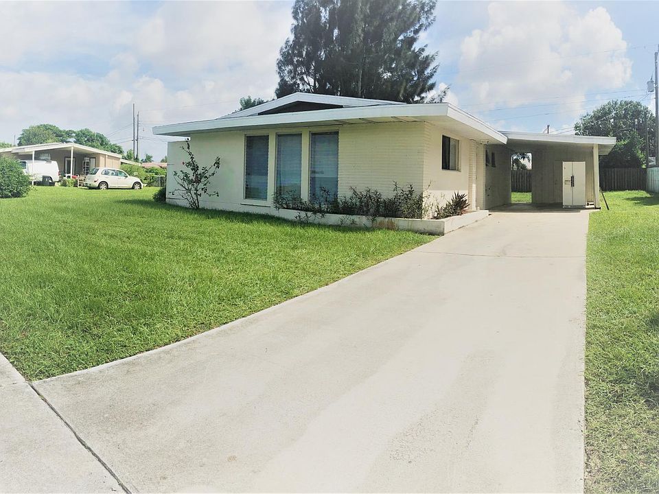 1st image of 158 SE Placita Ct