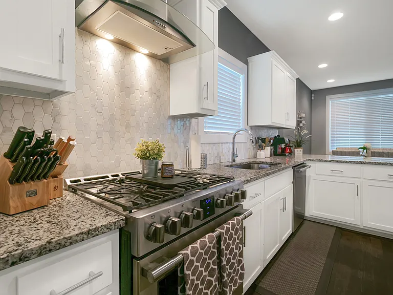 2202 Sheridan Rd — Photo 5