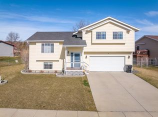 208 Windslow Dr, Rapid City, SD 57701