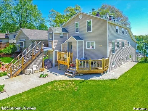 1349 Beach Dr Photo 1