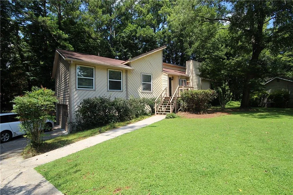 5 bed, 3.0 bath, 2454 sqft, $2,595 — Photo 1