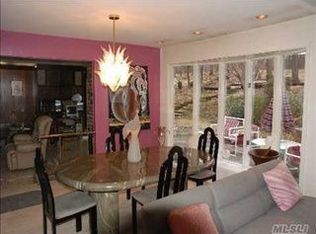 54 Ridge Dr, Plainview, NY 11803