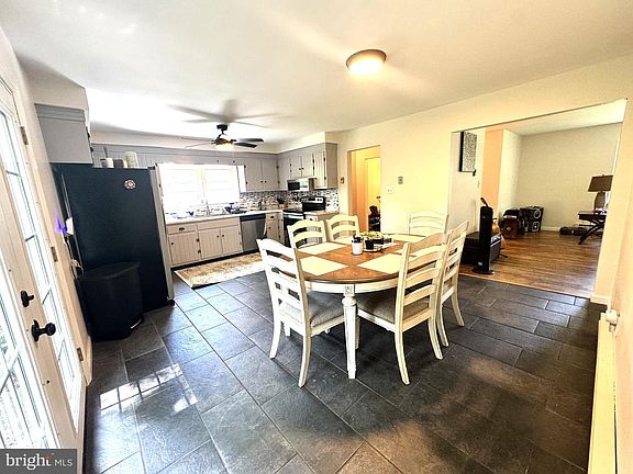 5th image of 347 Summit Dr