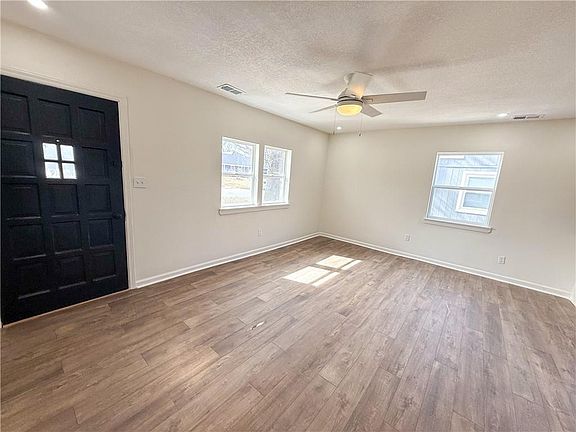 5th image of 2909 Highland Dr