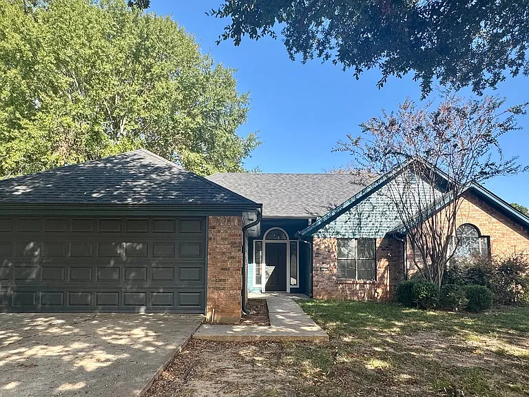 1503 Peach St — Photo 1