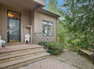 1 Sherwood Dr, Mountain Lakes Boro, NJ 07046