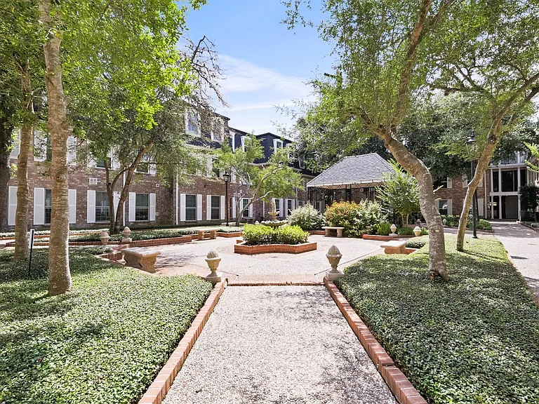 361 N Post Oak Ln #231 — Photo 23