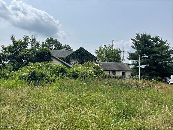 2nd image of 2031 Windsor Rd