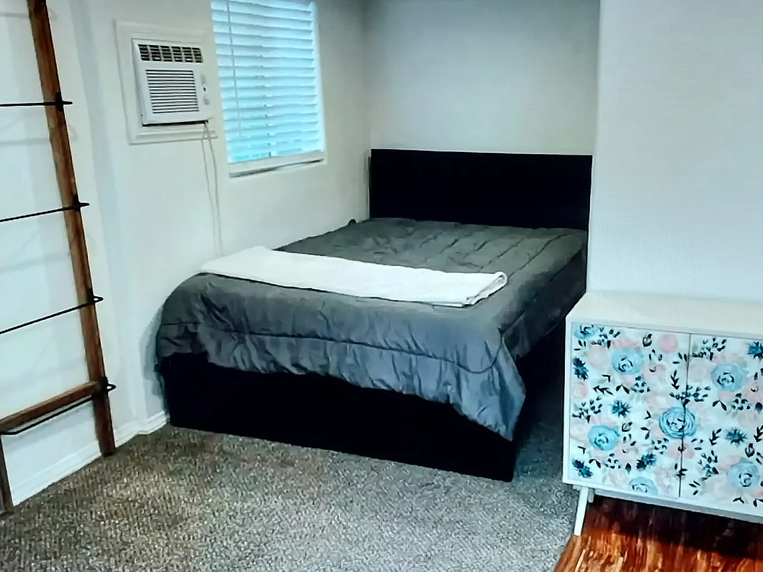 Studio, 400 sqft, $1,350 — Photo 3