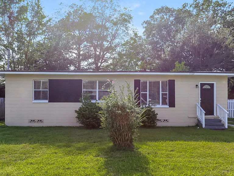 5528 Vernon Rd — Photo 1