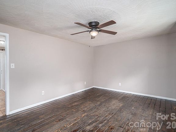 3rd image of 1369 Chancellor Dr