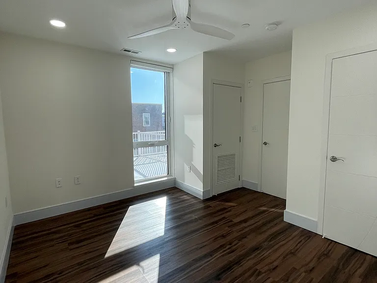 4906 Spruce St #208 — Photo 11
