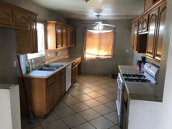 3rd image of 15410 Athol St
