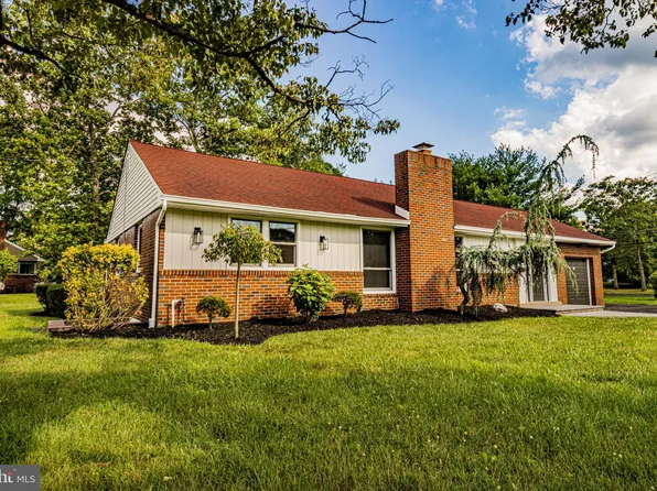 11 Lake Villa Dr, Voorhees, NJ 08043