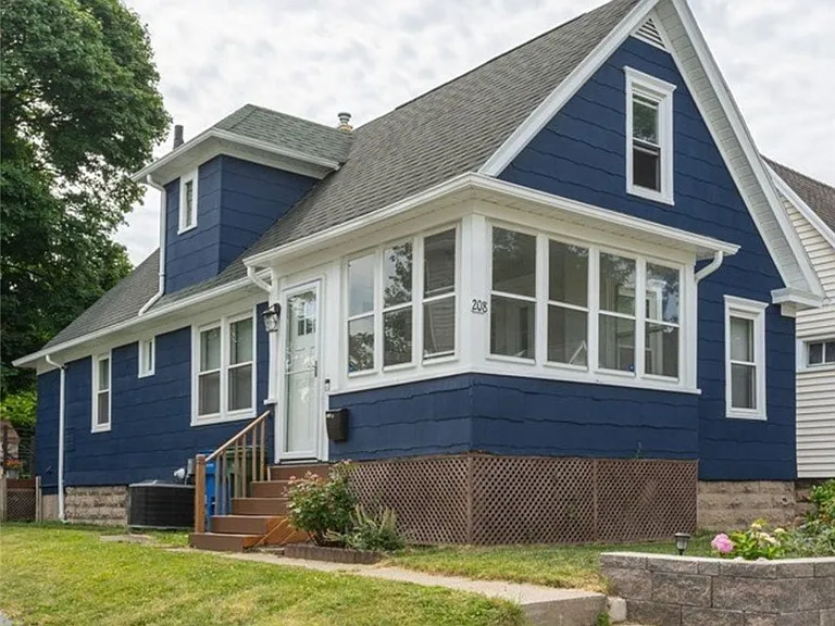 208 Middlesex Rd — Photo 1
